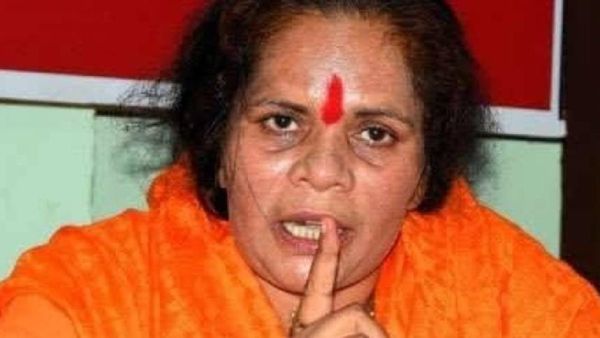 मुस्लिम युवकों पर साध्वी प्राची ने लगाए गंभीर आरोप, कहा - इन परे लगे प्रतिबंध