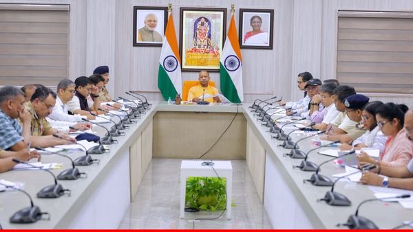 CM Yogi ने अधिकारियों को निर्देश दिए, नवरात्रि और दीपावली में कानून और जनता की सुरक्षा सर्वोच्च प्राथमिकता हो