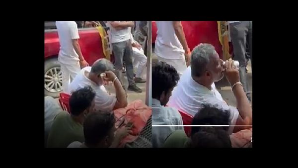 Pappu Yadav को फिर नहीं मिली राहुल और तेजस्वी के मंच पर जगह, सड़क पर कुर्सी लगाकर बैठना पड़ा, देखें Video