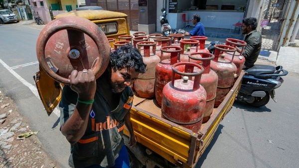 LPG Gas Cylinder: क्या घटेंगे एलपीजी सिलेंडर के दाम? GST कटौती का कितना असर?