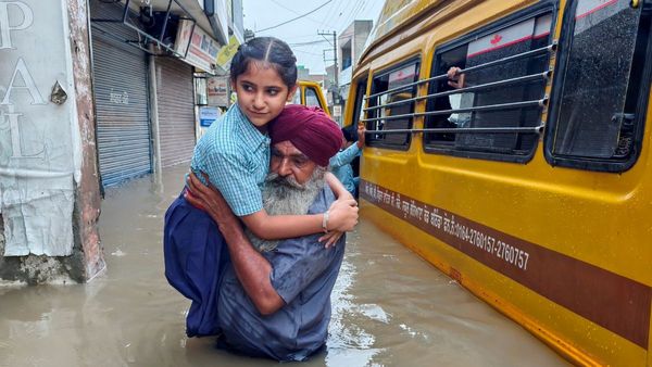 पंजाब में बाढ़ के बाद सोमवार से खुलेंगे प्राइवेट स्कूल-कॉलेज, सरकारी विद्यालयों में कब से शुरू होगी पढ़ाई?