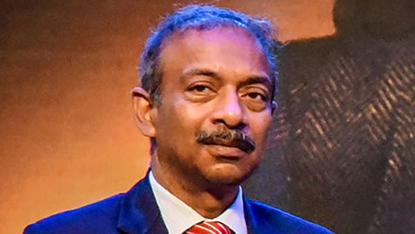 Amit Khare Salary: उपराष्ट्रपति के सेक्रेट्री अमित खरे की सैलरी कर देगी हैरान! चारा घोटाले से क्या है कनेक्शन?