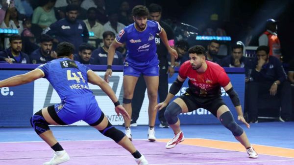Pro Kabaddi League: बेंगलुरु बुल्स की टक्कर में उड़ गई हरियाणा स्टीलर्स टीम, रोमांचक मैच में मिली हार