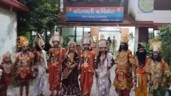 रामलीला छोड़ थाने पहुंचे राम, लक्ष्मण, सीता, ऋषिकेश के कलाकारों के विरोध की क्यों हो रही चर्चा