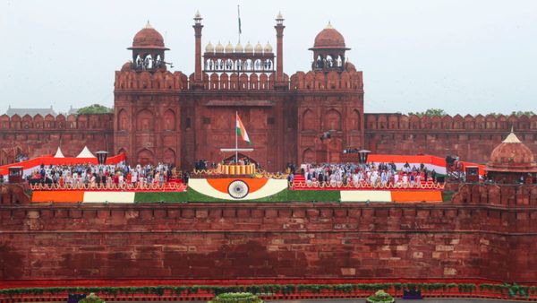Red Fort से चोरी हुआ 1 करोड़ का कलश, लाल किले की कौन करता है सुरक्षा और कितने रुपये होते हैं खर्च?