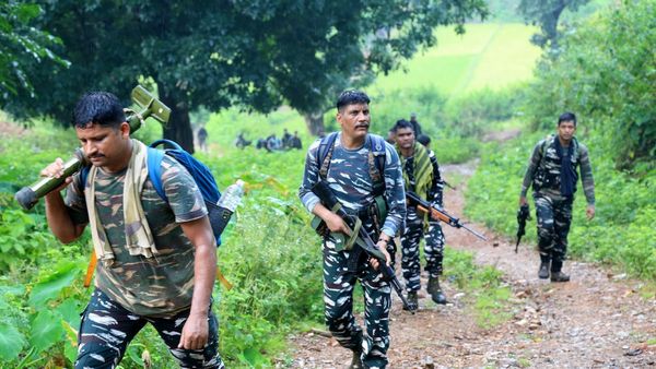 Jharkhand: आधी रात गोलियों की तड़तड़ाहट से गूंजा पलामू, नक्सली मुठभेड़ में दो जवान शहीद, एक घायल