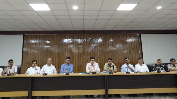 Sitamarhi News: डीएम का बड़ा ऐक्शन, उर्वरक की कालाबाजारी पर होगी सख्त कार्रवाई, दोषियों का लाइसेंस रद्द