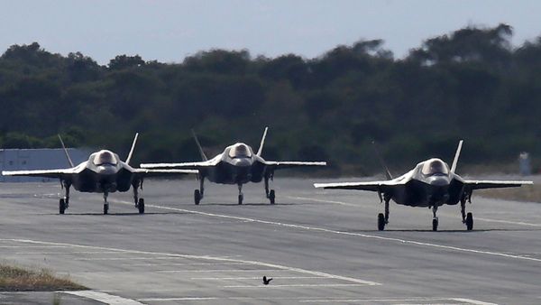 अमेरिका-वेनेजुएला में क्यों बढ़ा तनाव? ट्रंप प्रशासन ने प्यूर्टो रिको में F-35 जेट्स किए तैनात