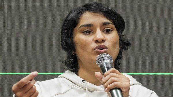 Vinesh Phogat पर बरसे सरपंच, 'बाढ़ के दौरान 100 बार फोन किया, लेकिन हमसे एक बार बात तक नहीं की'