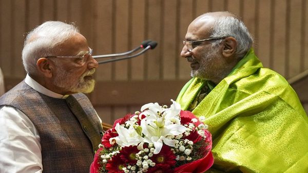 Vice President Election: 39 सांसदों ने सीपी राधाकृष्णन को दी बढ़त, ऐसे फिर धाराशायी हुई विपक्षी एकता!