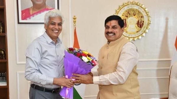 MP News: IAS दीपक कुमार सक्सेना कैसे बने मध्यप्रदेश के नए जनसंपर्क आयुक्त, जानिए उनकी यात्रा और उपलब्धियां