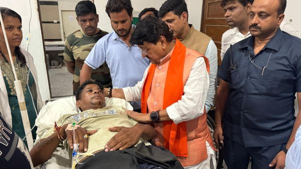Indore Accident: मंत्री कैलाश विजयवर्गीय धार का दौरा छोड़कर पहुंचे, घायलों से मिले, सरकार उठाएगी इलाज का खर्च