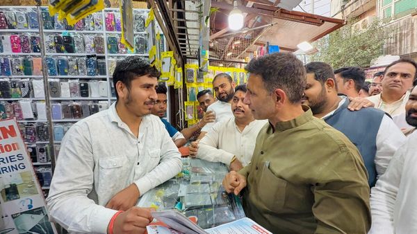 GST और ओबीसी आरक्षण पर MP कांग्रेस का तीखा पलटवार, भोपाल न्यू मार्केट में जीतू पटवारी का व्यापारियों से संवाद