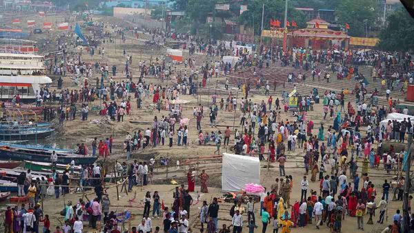 Aaj ka Mausam: छठ के संध्या अर्ध्य पर कई जगह बारिश के आसार, आपके शहर में कैसा रहेगा मौसम?