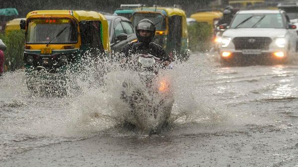 Aaj Ka Mausam: दिल्ली-NCR में आंधी-तूफान, UP-बिहार समेत 17 राज्यों में बारिश का अलर्ट! पढ़ें वेदर अपडेट