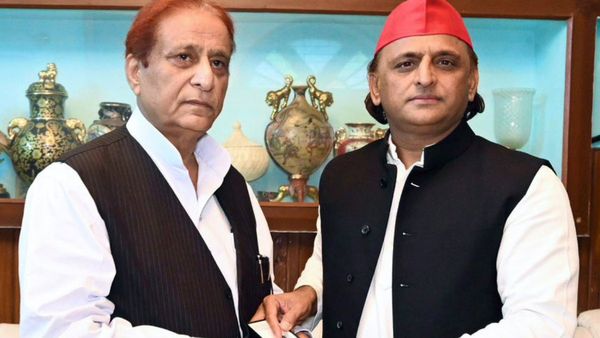 Bihar Election: चुनाव में आजम खान की एंट्री! SP के स्टार प्रचारकों की लिस्ट में शिवपाल गायब, ये बड़े नाम शामिल