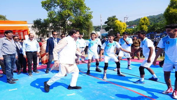 देहरादून में 'सांसद खेल महोत्सव' का शुभारंभ, मैदान में उतरे CM धामी, खिलाड़ियों के साथ खेली कबड्डी