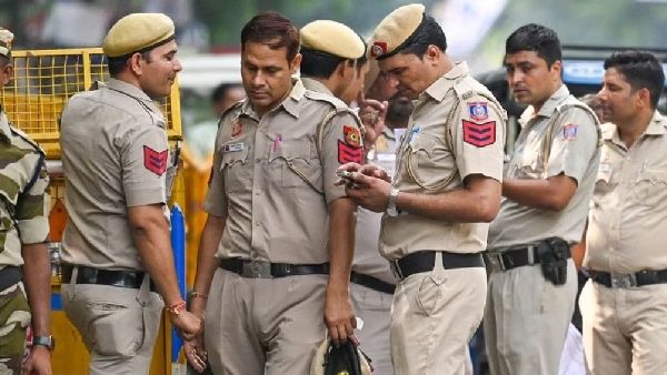 Delhi Crime News: दिल्ली चोरों का आतंक! जैन मंदिर से 40 लाख का सोने का कलश चोरी, कैसे लगाई सेंध?