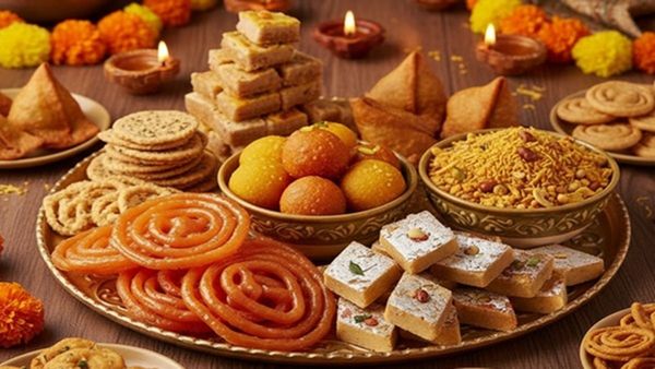 Diwali Snacks: कौन सा दिवाली स्नैक्स ट्रेंड में है? इस बार फूड को देंगे ट्रेडिशनल या मॉडर्न टच?