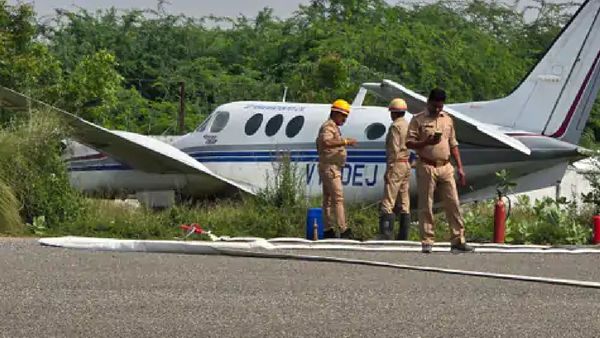 Farrukhabad Private Jet Crash Reason: फर्रूखाबाद में जेट क्रैश, इस कंपनी के MD समेत 6 थे सवार, कौन-कौन बचा?