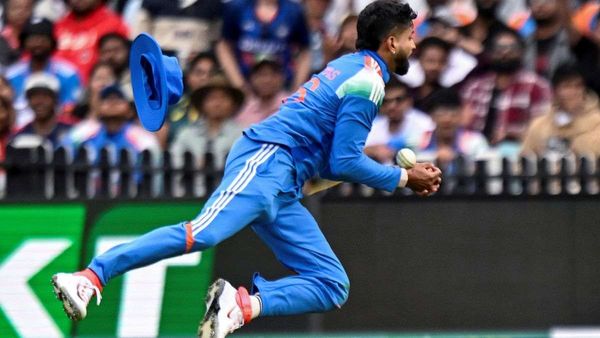 IND vs AUS: श्रेयस अय्यर को लेकर चिंताजनक खबर, सिडनी में लाइव मैच से उठाकर अस्पताल ले जाया गया