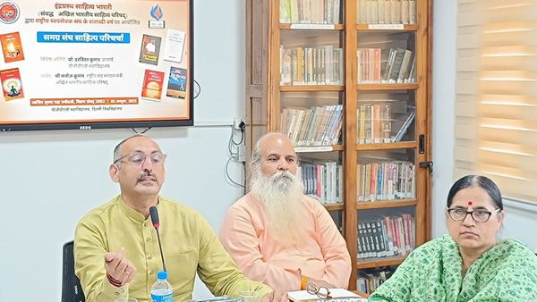 'समग्र संघ साहित्य परिचर्चा' के समापन में मनोज कुमार बोले- संघ, भारत और हिंदू एक-दूसरे के पर्याय बन चुके हैं 