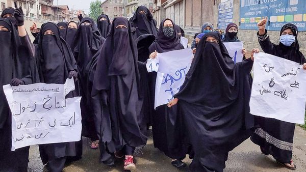 मुस्लिम महिलाओं ने पहना बुर्का तो मिलेगी बड़ी सजा, मस्जिद पर लगेगी लगाम, वर्जिनिटी टेस्ट भी बंद!