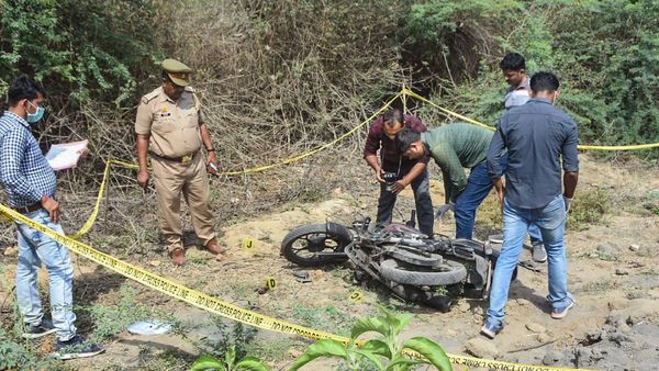 Jhansi Encounter: रेलवे टिकट घोटाला उजागर, 70 लाख लेकर फरार एजेंट-मामा मुठभेड़ के बाद गिरफ्तार, पूरी कुंडली