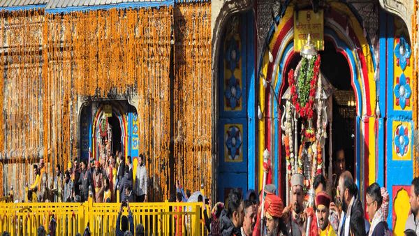 Kedarnath Dham के कपाट शीतकाल के लिए बंद, बाबा की पंचमुखी डोली रवाना, CM धामी समेत हजारों श्रद्धालु बने साक्षी