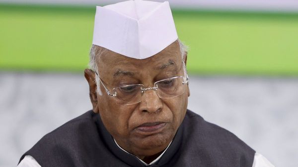 कांग्रेस अध्यक्ष मल्लिकार्जुन खड़गे की तबीयत पर आया बड़ा अपडेट! निगरानी में लगी डॉक्टरों की स्पेशल टीम