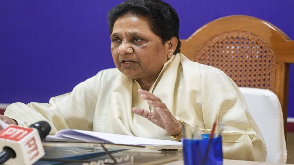 Mayawati Rally: कांशीराम की पुण्यतिथि पर योगी सरकार की तारीफ, कांग्रेस-सपा पर आग बबूला हुईं BSP चीफ