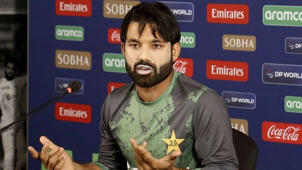 मोहम्मद रिजवान ने क्यों ठुकराया करोड़ों का सेंट्रल कॉन्ट्रैक्ट? अब मिलेगी सजा या PCB को माननी पड़ेगी बात?