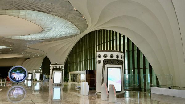 नवी मुंबई इंटरनेशनल एयरपोर्ट की सीएम फडणवीस ने शेयर की शानदार फोटोज, 19,647 करोड़ लागत से तैयार हुआ है Airport