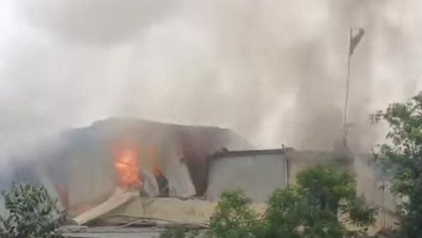 UP News: एक धमाका और उड़ गई घर की छत! 12 हुए घायल, सामने आई यह वजह