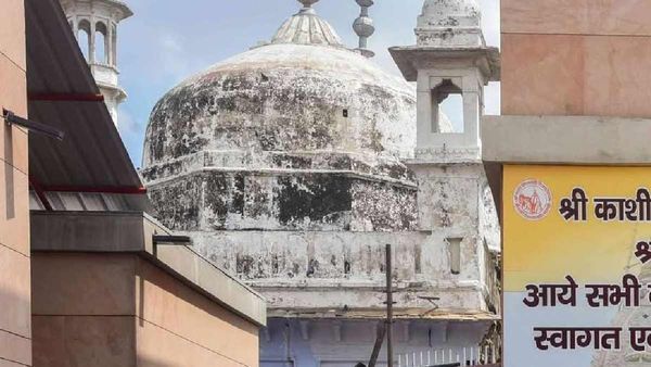 Gyanvapi Shivling: ज्ञानवापी मामले में वाराणसी कोर्ट का बड़ा फैसला, जल्द तारीख होगी तय