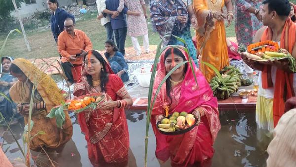 Chhath Puja 2025: छठ व्रतियों ने उदयाचलगामी सूर्य को दिया अर्घ्य, की मंगलकामना