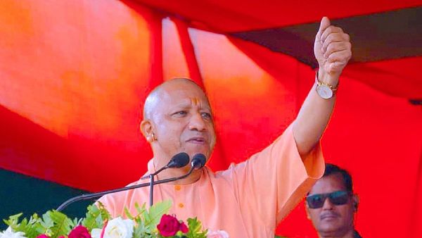 बिहार के सिवान में गरजे यूपी के मुख्यमंत्री योगी आदित्यनाथ, कहा - माफियाराज बर्दाश्त नहीं