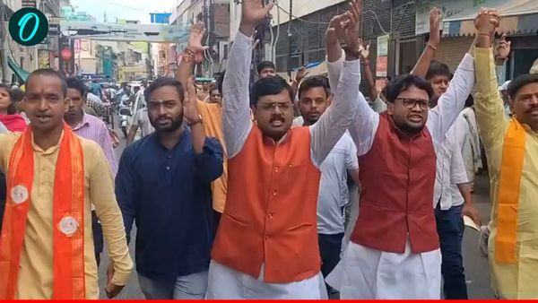 Varanasi News: मंदिर में हनुमान चालीसा पाठ रोकने पर बहस, हिंदू संगठनों ने जताया विरोध, आरोपी गिरफ्तार