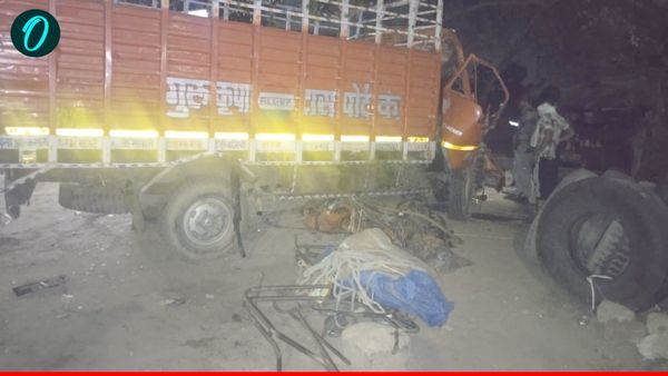 Agra News: ट्रक की ऐसी टक्कर कि उड़ गए परखच्चे, आगरा-मथुरा हाईवे पर देर रात दर्दनाक हादसा, 4 की मौत