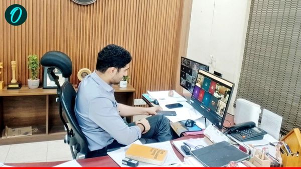UP scheme: सरकार की पहल से वाराणसी में 2300 से अधिक परिवारों को मिली राहत, बेटियों को योजना का लाभ