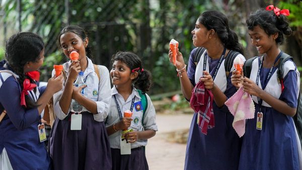 School Holidays: शिक्षा विभाग ने क्यों लिया स्कूल बंद करने का फैसला? 18 अक्टूबर तक रहेगी बच्चों की छुट्टी