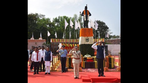 Chhattisgarh News: पुलिस स्मृति दिवस: राज्यपाल रमेन डेका और सीएम विष्णु देव साय ने शहीद जवानों को दी श्रद्धांजलि, कहा – उनका बलिदान रहेगा प्रेरणास्रोत