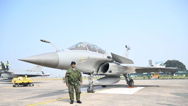 राष्ट्रपति द्रौपदी मुर्मू ने राफेल फाइटर जेट में भरी उड़ान, अपने नाम की ये बड़ी उपलब्धि