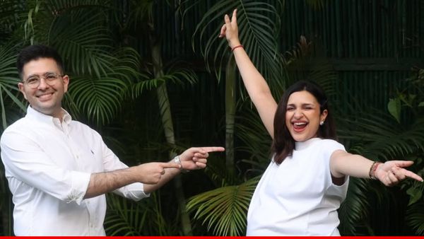 राघव चड्ढ़ा ने परिणीति चोपड़ा को खास अंदाज में विश किया बर्थडे, बेबी बंप चूमते हुए शेयर की प्‍यारी Photos