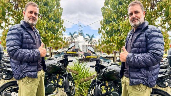 राहुल गांधी ने क्यों कहा बजाज, हीरो, TVS पर हो रहा है गर्व? PULSAR के साथ फोटो किया शेयर