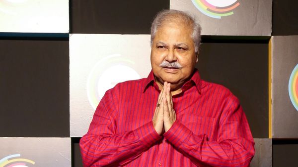 Satish Shah funeral: पंचत्तव में विलीन हुए सतीश शाह, 74 साल के एक्टर को किसने दी मुखाग्नि?