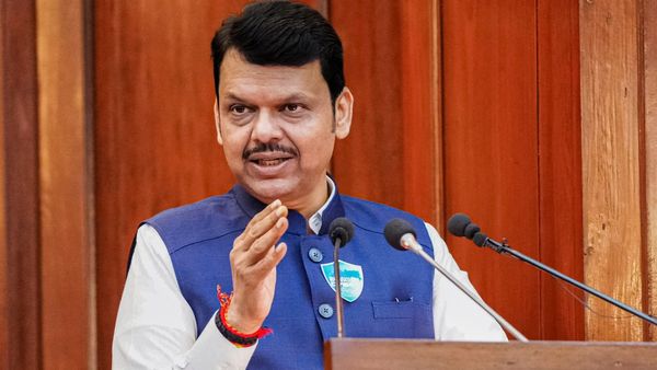 शनिवार वाड़ा विवाद पर महाराष्ट्र में राजनीतिक हलचल, CM फडणवीस ने दोषियों को दे दी चेतावनी