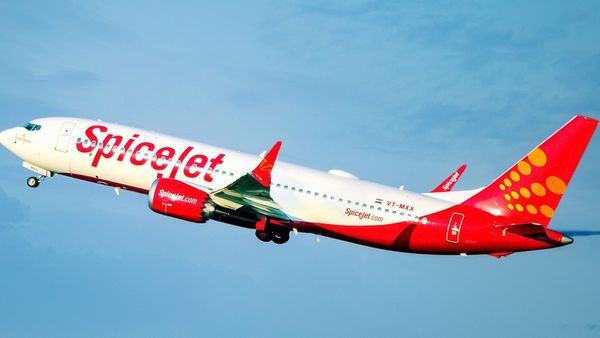 SpiceJet Flight: दिल्ली से पटना जा रही स्पाइसजेट की फ्लाइट में तकनीकी खराबी, वापस लौटा विमान