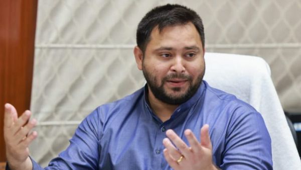 Bihar Chunav: शराबबंदी नीति को लेकर तेजस्‍वी यादव ने कर दिया बड़ा वादा, बोले- आपके भरोसे लगाऊँगा छक्का