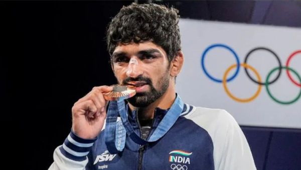 ओलंपिक मेडलिस्ट अमन सहरावत को क्यों किया गया बैन? गलती ऐसी कि हो जाएंगे हैरान